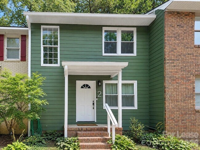 Building Photo - 902 Creekside Dr