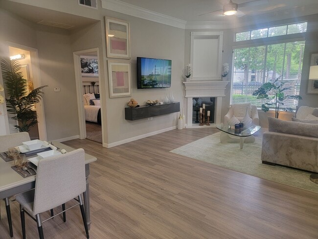 Spacious 1BR,1 BA-663 SF @ Mallard Creek Kingwood - Mallard Creek