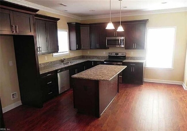 Photo - 7446 Davidson St