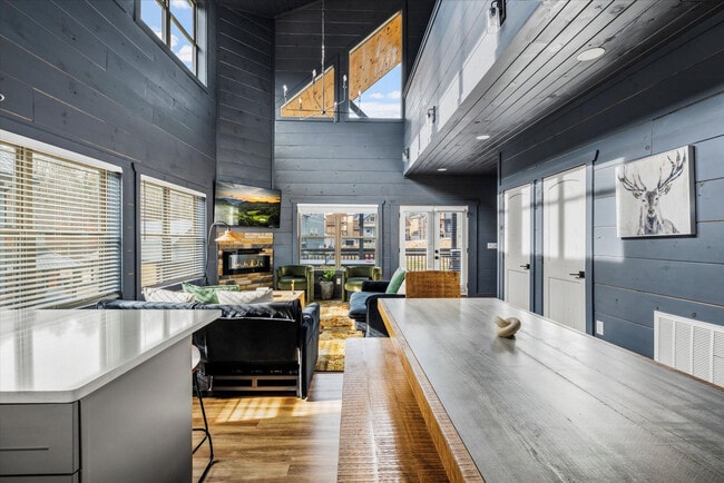 Photo - 528 Warbonnet Wy Unit ID1022144P