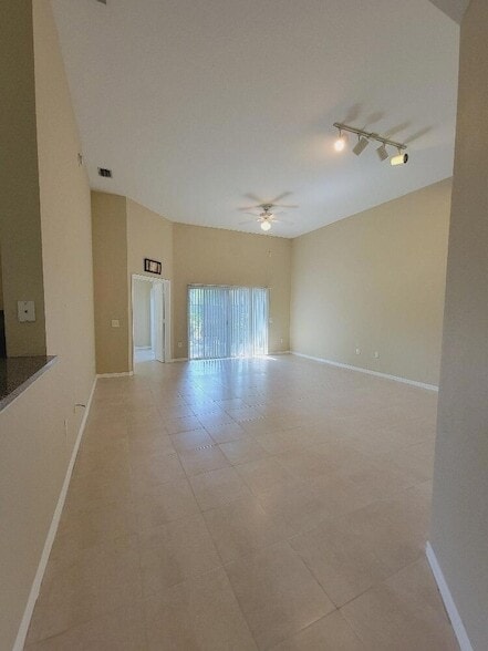 Photo - 220 Crestwood Cir Unit 102