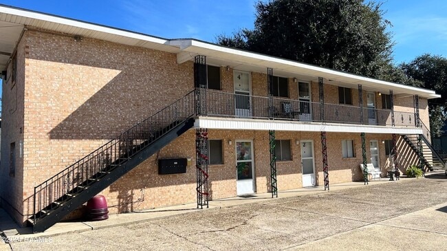 Building Photo - 715 Harding St Unit 5