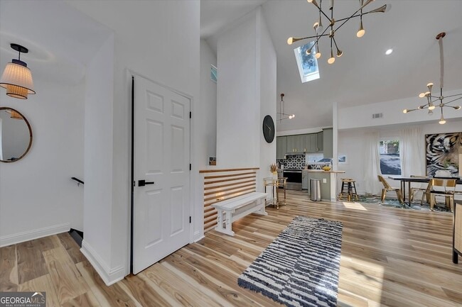 Photo - 937 Austin Ave NE Unit B - UPPER