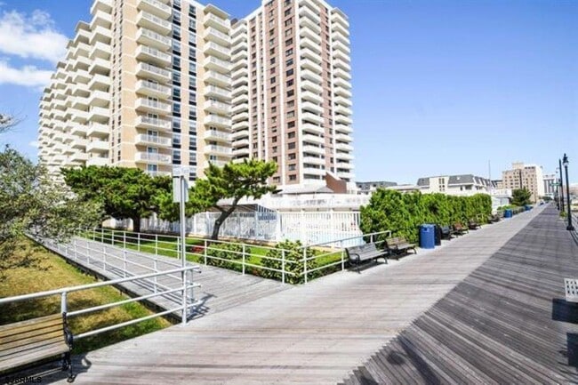Building Photo - 101 S Plaza Pl
