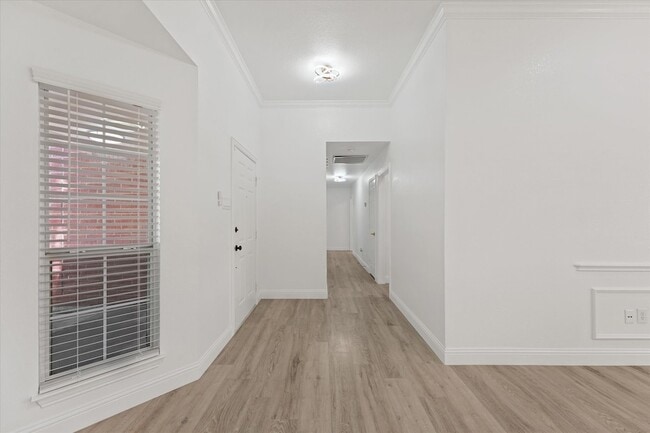 Photo - 322 Hillcroft Dr