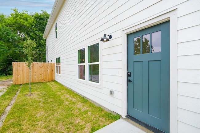 Photo - 7903 Sunnyhill St