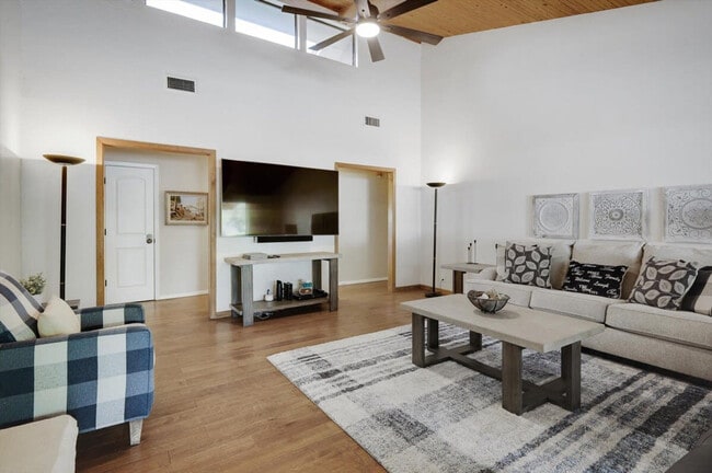 Photo - 568 Sellmeyer Ln Unit ID1019575P