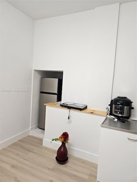 Photo - 157 NE 13th Cir