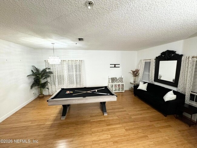 Photo - 955 Churchhill Ln