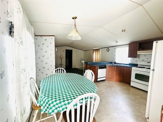 Photo - 9012 Spruce St