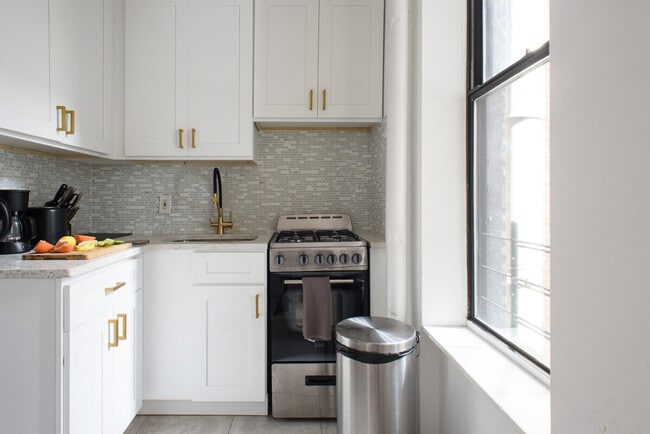 Photo - 428 W 47th St Unit ID1021864P