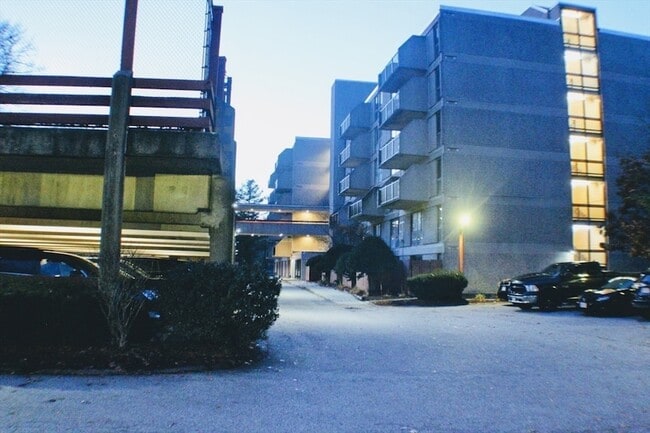 Building Photo - 55 Tall Oaks Dr Unit 407