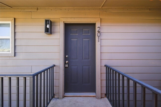 Building Photo - 2707 Windswept Cove Unit 201