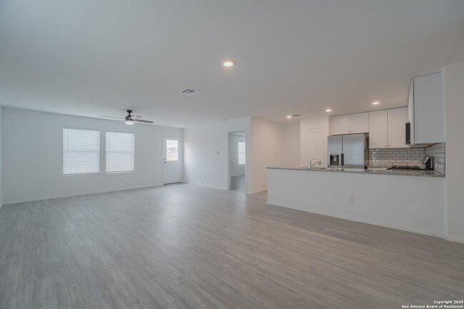 Photo - 2737 Green Finch