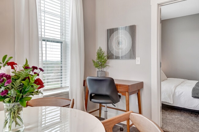 Photo - 2875 Olentangy River Rd Unit ID1257779P