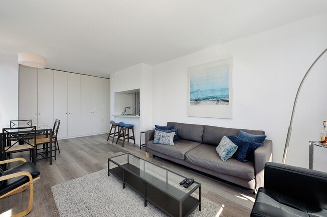 Building Photo - 337-339-339 W 48th St Unit ID1323948P