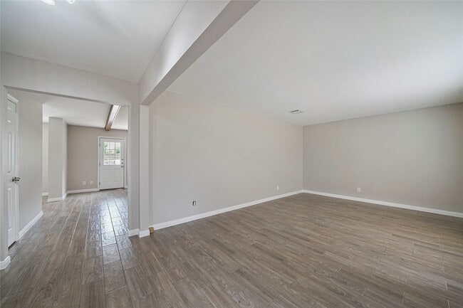 Photo - 643 Ames St