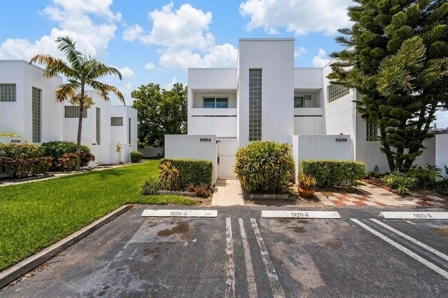 Building Photo - 5120 Elmhurst Rd