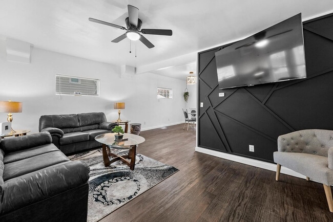 Photo - 2009 Sharon St Unit ID1345029P