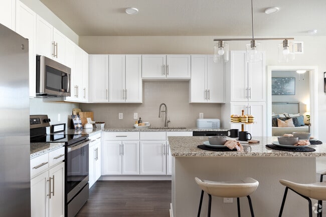 2BR, 2BA - 1150SF - Indigo Champions Ridge