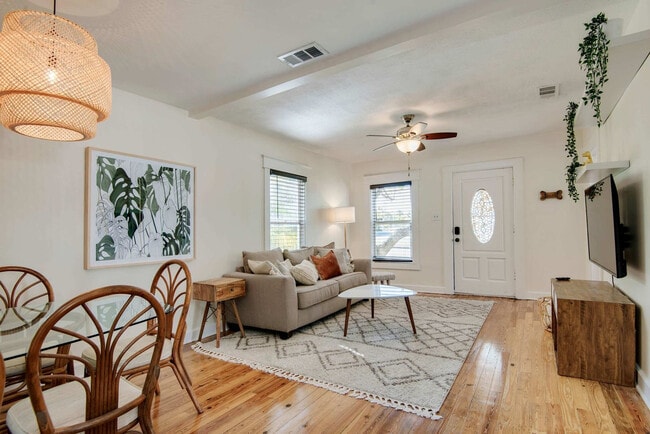 Photo - 108 E Flora St Unit ID1310922P