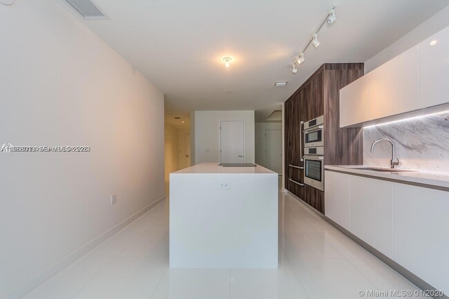 Photo - 851 NE 1st Ave Unit 4007