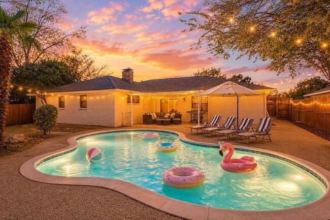 Photo - 804 Ridgefield Dr