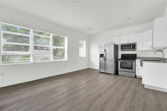 Photo - 402 NW 12th Ave Unit 210