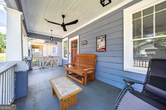 Photo - 1157 Indale Pl SW