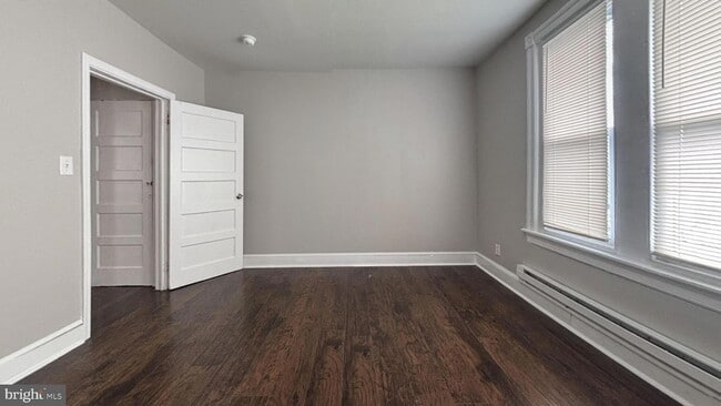 Photo - 1915 W Erie Ave