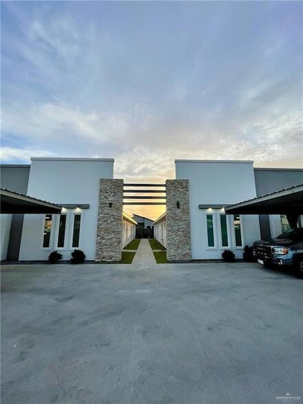 Building Photo - 404 Rafael Dr Unit 1