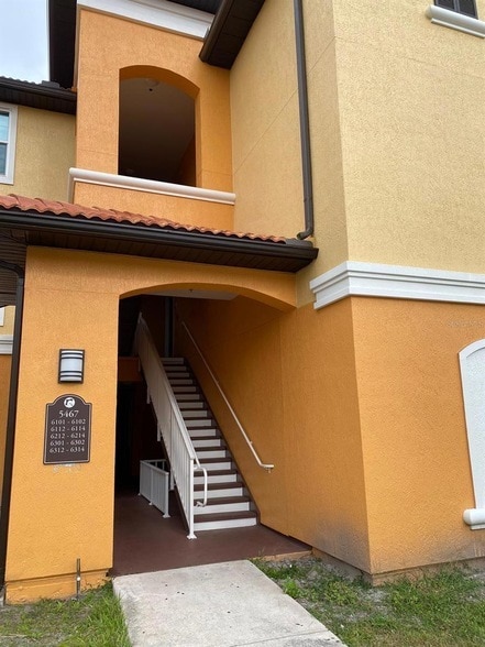 Building Photo - 5447 Vineland Rd Unit 1302