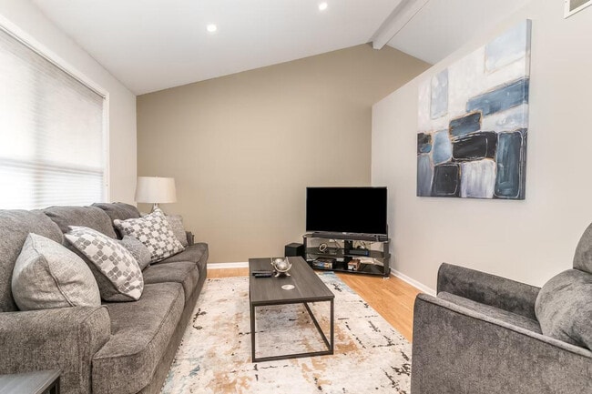 Building Photo - 7004 Gallatin Dr Unit ID1285080P