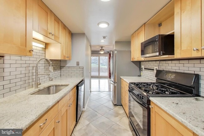 Photo - 5769 Yellowrose Ct