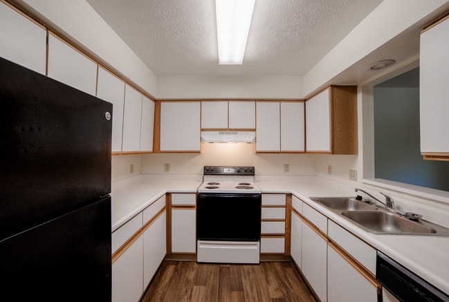 The Hawthorne: 3 Bed- 2 Bath Apartment - Bradford Run Apartments