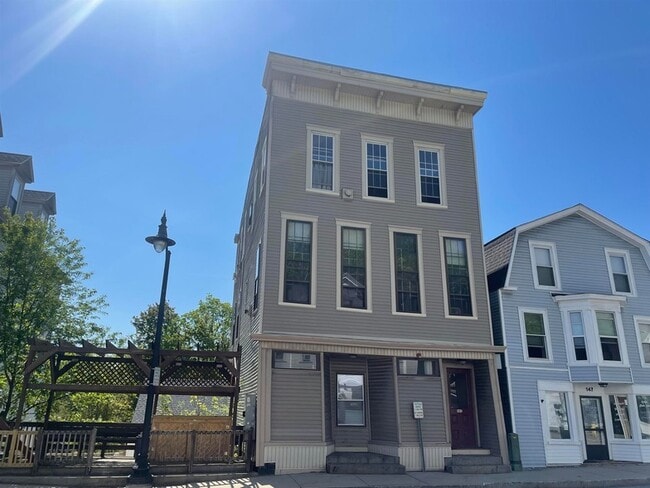 Building Photo - 145 Main St Unit 7