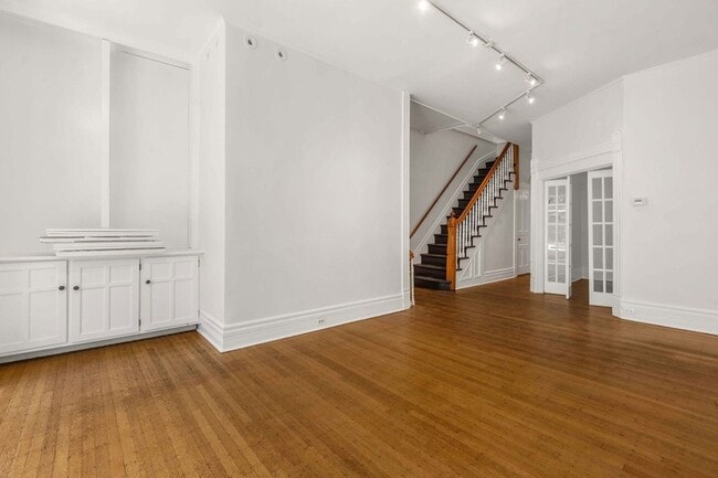 Photo - 532 W Fullerton Pkwy