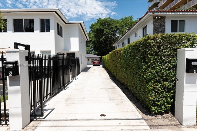 Photo - 2240 SW 16th Ct Unit U