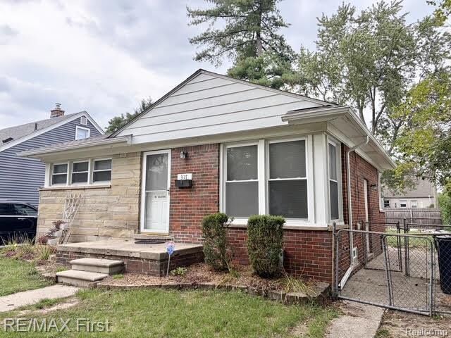 Building Photo - 317 E Webster Rd
