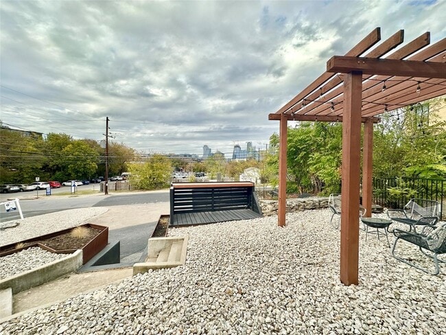 Photo - 201 Academy Dr Unit 103