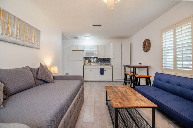 Building Photo - 3037 Peel Ave Unit ID1094210P