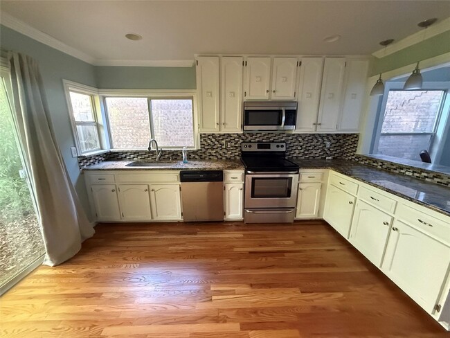 Photo - 4139 Rosser Square