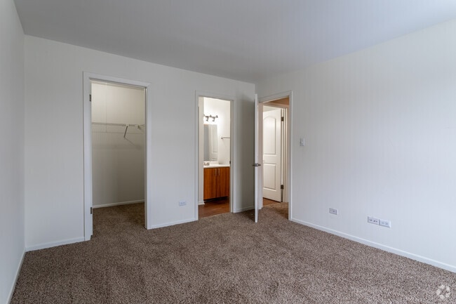 The Gatsby - Primary Bedroom - Fifteen98