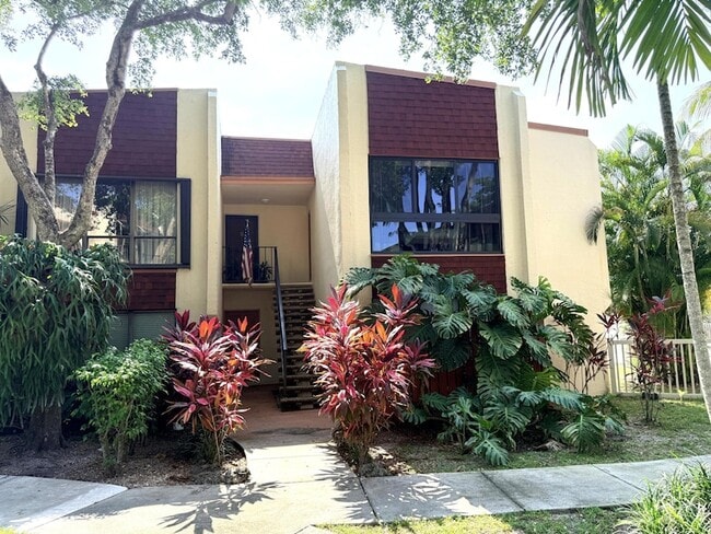 Building Photo - 301 N Pine Island Rd Unit 265
