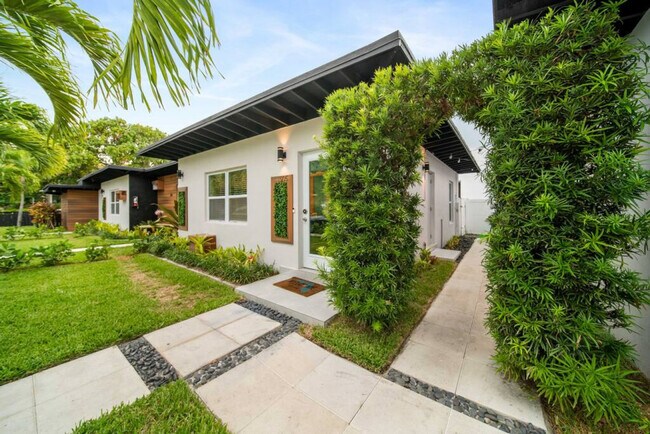 Photo - 820 NE 14th Ave Unit ID1369638P