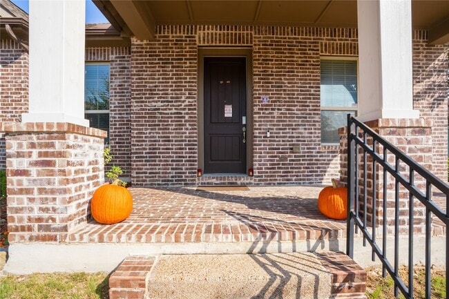 Photo - 4301 Meadow Hawk Dr