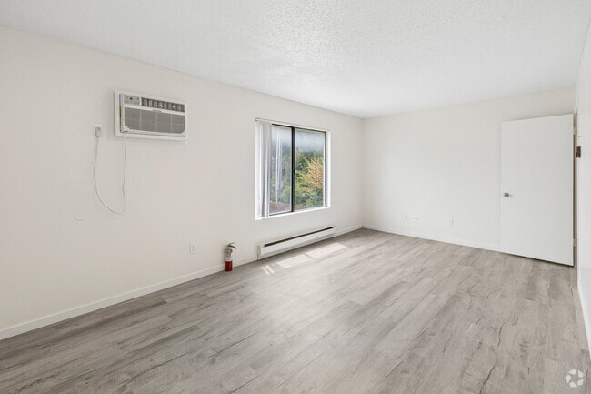 1BR, 1BA - 427SF - Living and Dining Area - Hudson