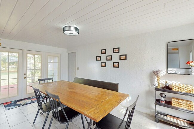 Photo - 2501 Weber St Unit SI ID1385794P