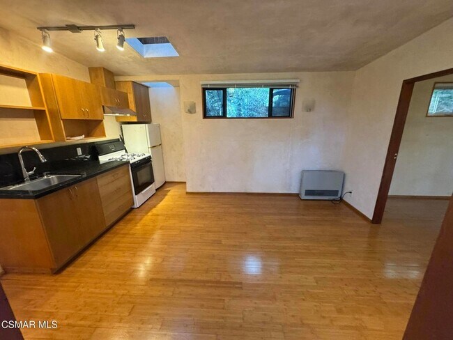 Photo - 1281 Old Topanga Canyon Rd