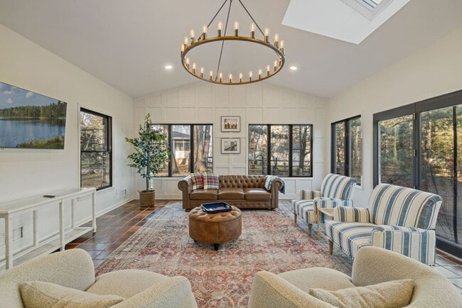 Building Photo - 11 Viola Rd Unit ID1328119P